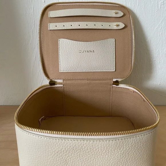 Cuyana Jewelry Case - Picture 6 of 8